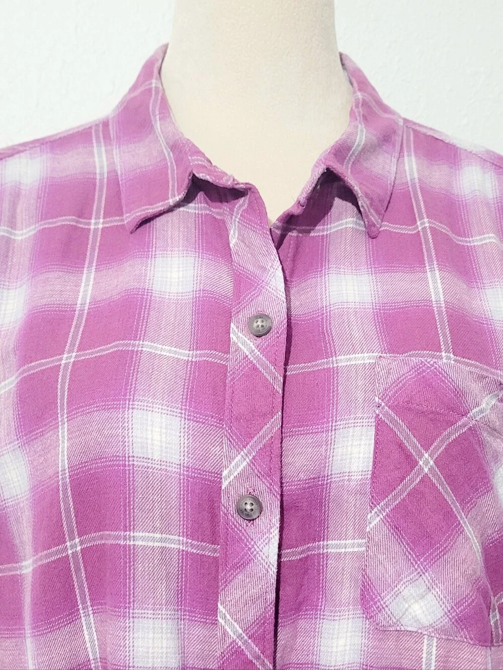 Eddie Bauer Women’s Size XL Pink Plaid Flannel Shirt 100% Cotton Button Front - Picture 3 of 11